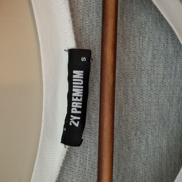 2Y Prwmium Tank Top with Skull Patch - Picture 2 of 6